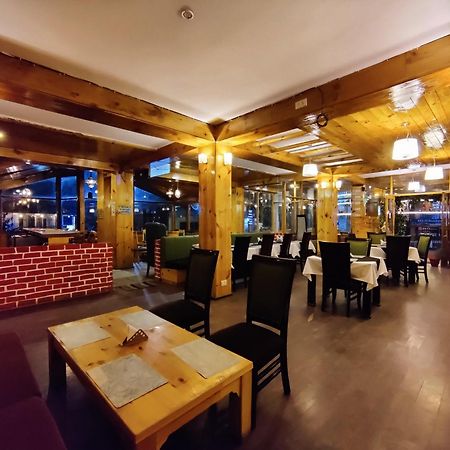 The Whispering Inn Resort And Bar 마날리 외부 사진