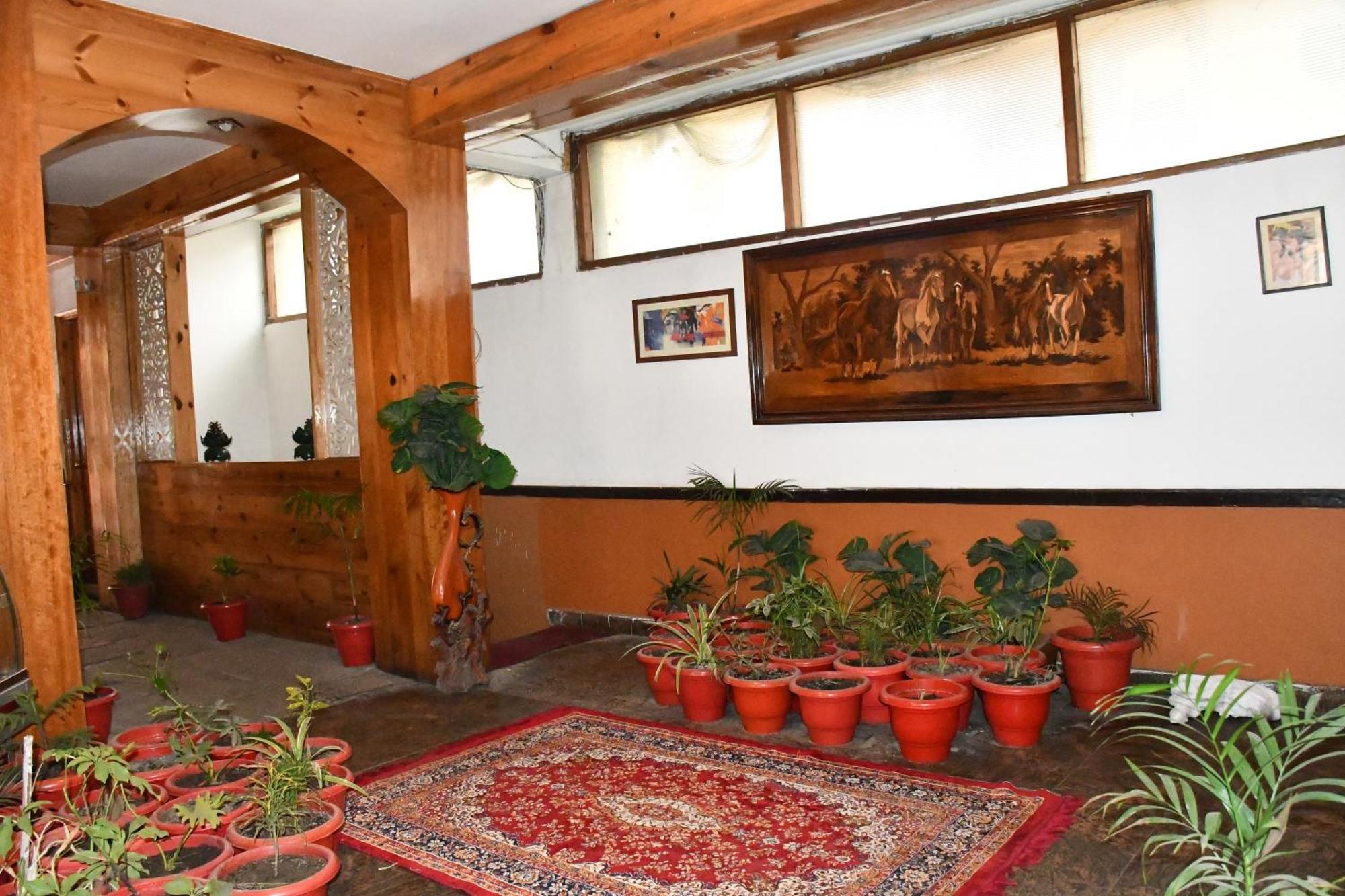 The Whispering Inn Resort And Bar 마날리 외부 사진