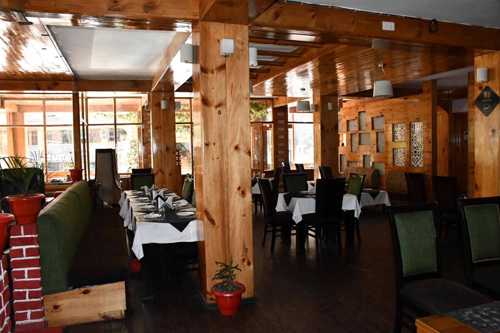 The Whispering Inn Resort And Bar 마날리 외부 사진
