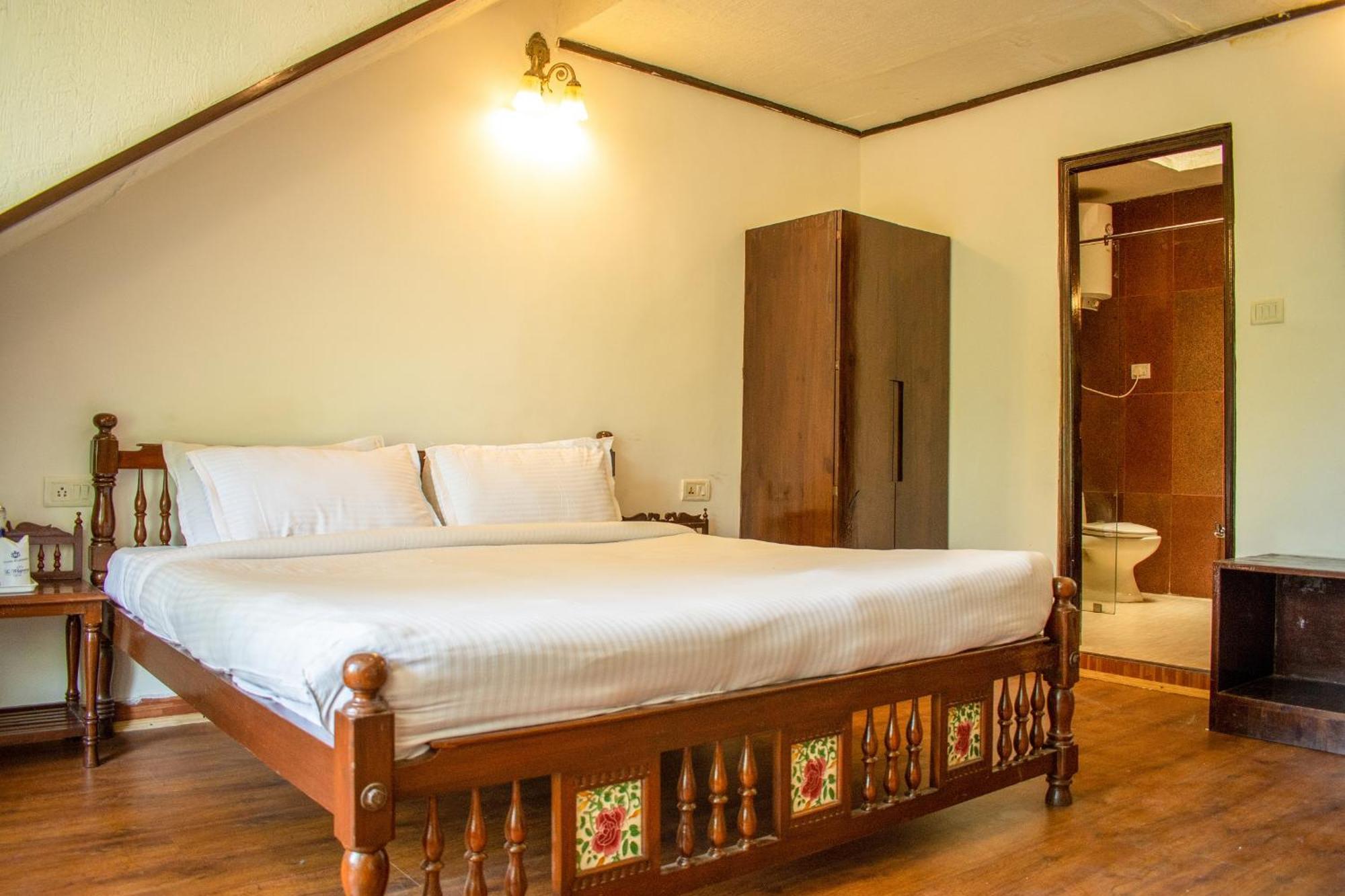 The Whispering Inn Resort And Bar 마날리 외부 사진