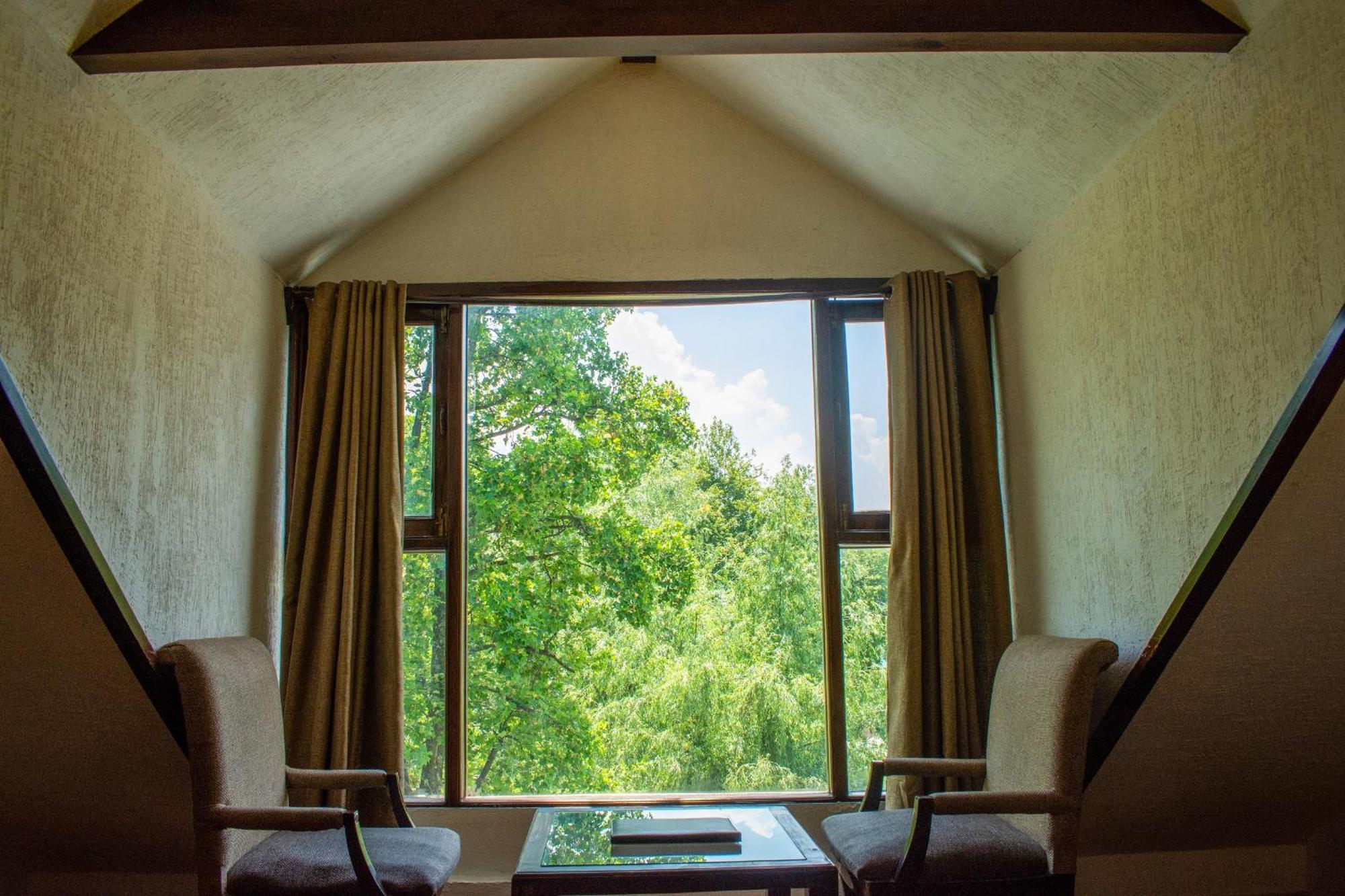 The Whispering Inn Resort And Bar 마날리 외부 사진