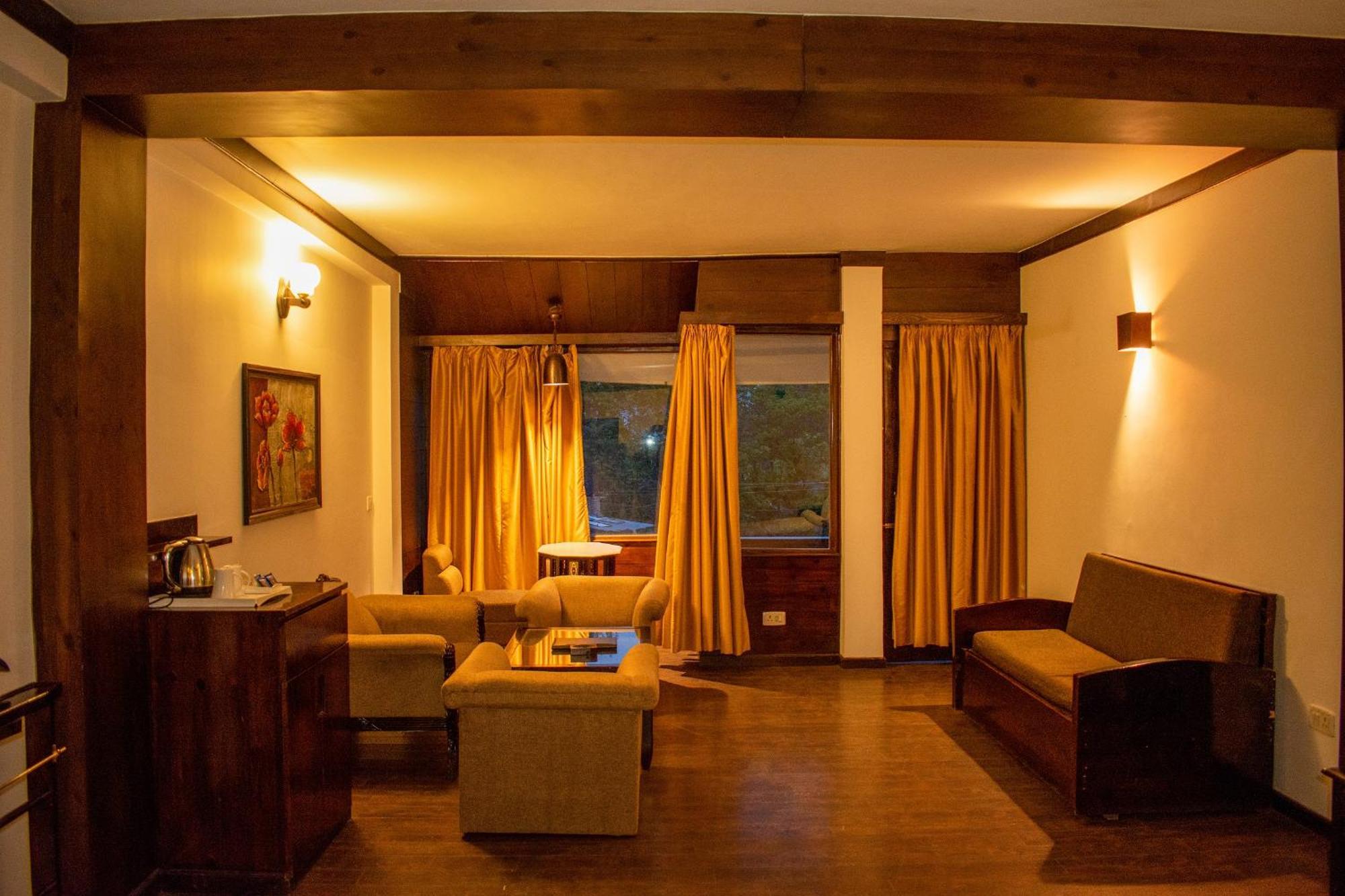 The Whispering Inn Resort And Bar 마날리 외부 사진