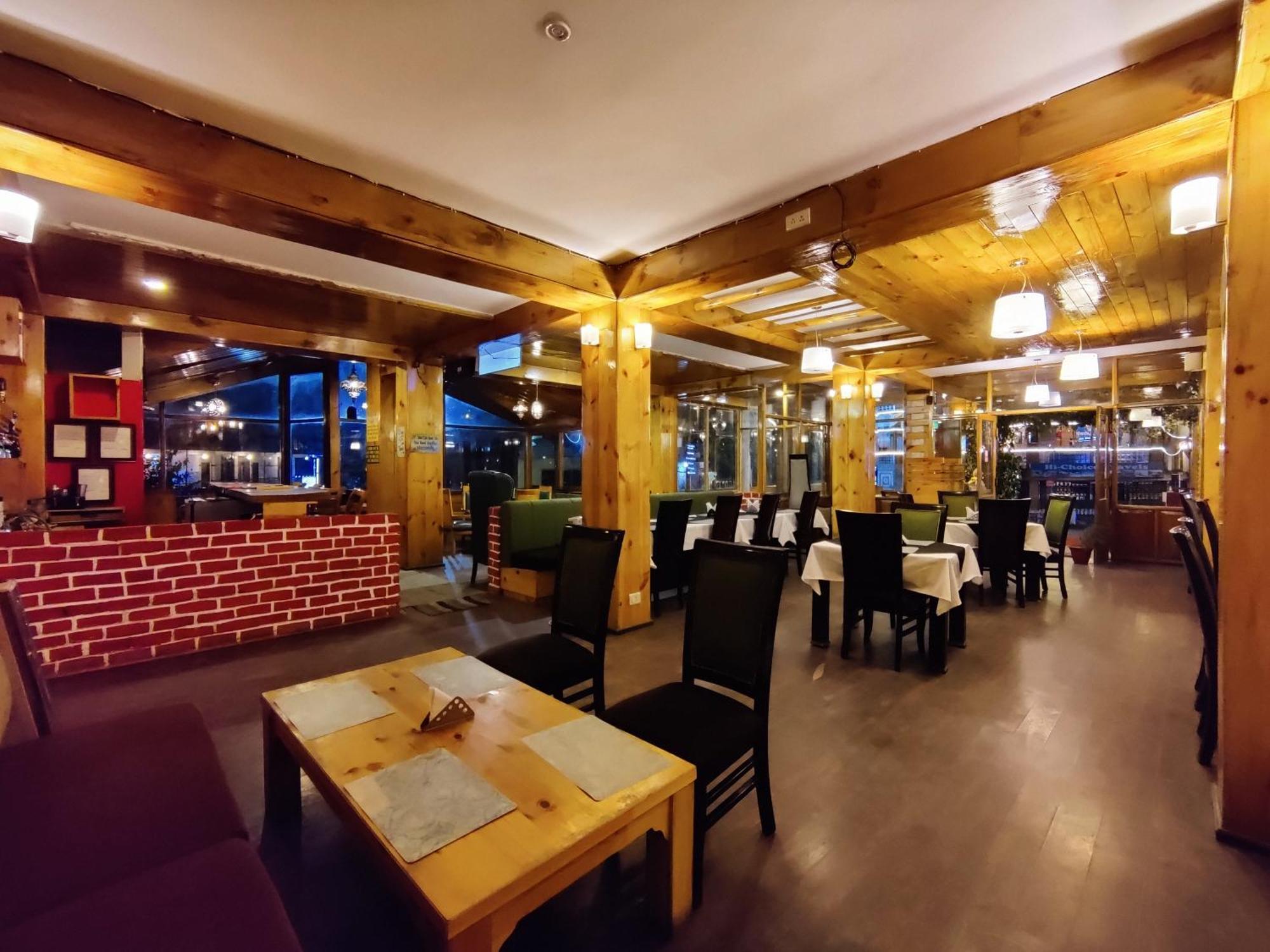 The Whispering Inn Resort And Bar 마날리 외부 사진