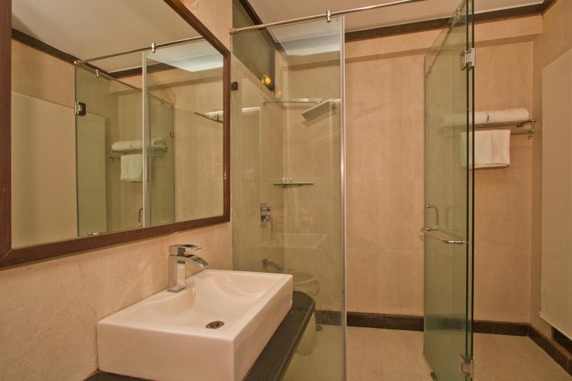 The Whispering Inn Resort And Bar 마날리 외부 사진