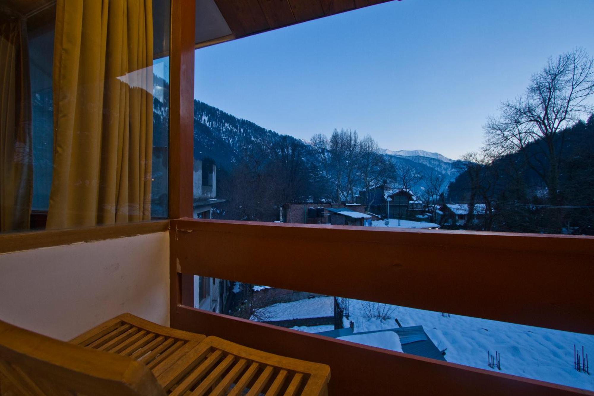 The Whispering Inn Resort And Bar 마날리 외부 사진