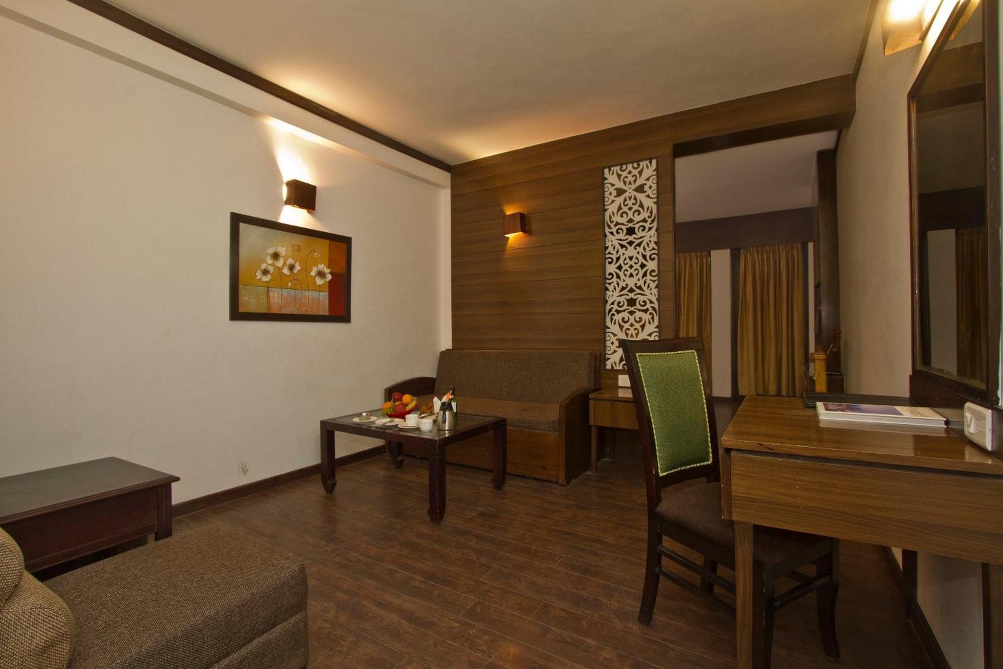 The Whispering Inn Resort And Bar 마날리 외부 사진