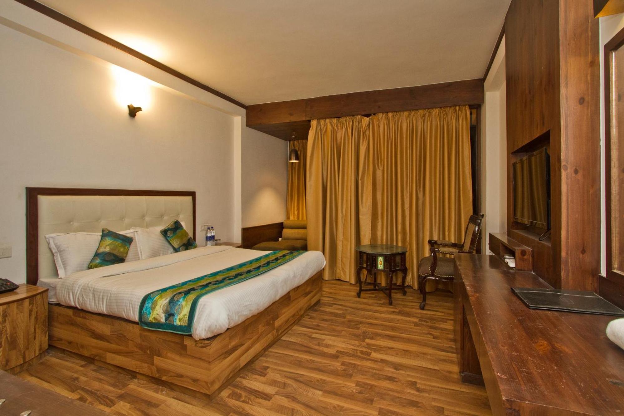 The Whispering Inn Resort And Bar 마날리 외부 사진